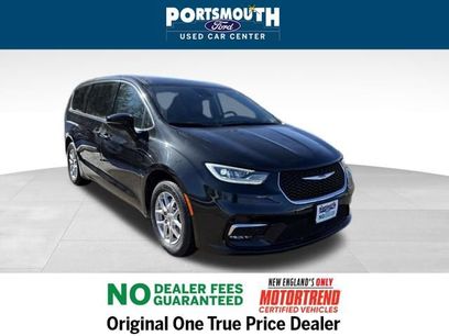 Used 2024 Chrysler Pacifica Touring-L