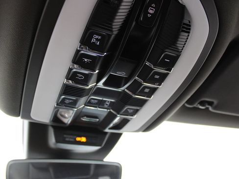 Used 2019 Porsche Macan AWD/4WD image 22