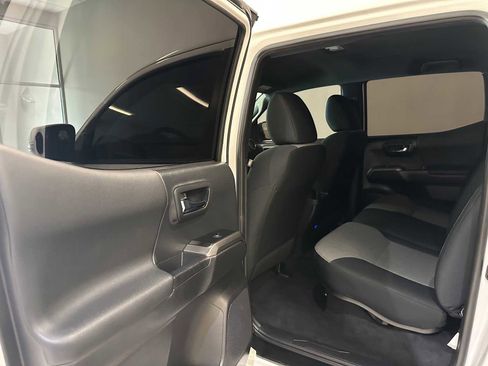 Certified 2023 Toyota Tacoma TRD Off-Road image 23