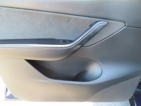 Used 2022 Tesla Model Y Long Range AWD/4WD image 12