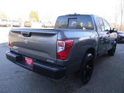 Used 2023 Nissan Titan S AWD/4WD image 9