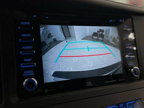 Used 2019 Toyota Sienna SE Premium w/ Carpet Mat Package image 32