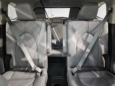 New 2026 Toyota Highlander Platinum AWD/4WD image 10