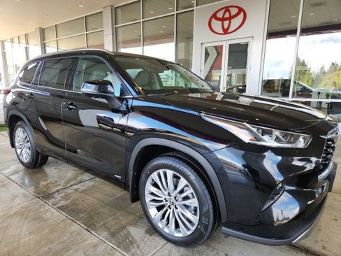 New 2026 Toyota Highlander Platinum image 4