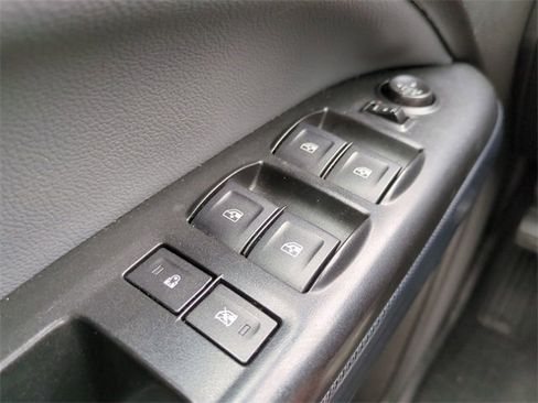 Used 2019 Chevrolet Colorado Z71 w/ Z71 Midnight Edition image 27