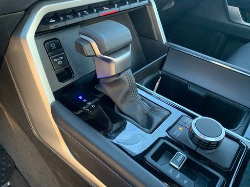 Used 2024 Toyota Tundra Platinum AWD/4WD image 28