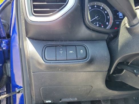 Used 2020 Hyundai Venue SE FWD image 12