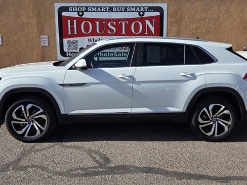 Used 2022 Volkswagen Atlas Cross Sport SEL image 1
