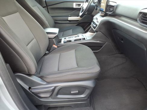 Used 2023 Ford Explorer XLT image 8