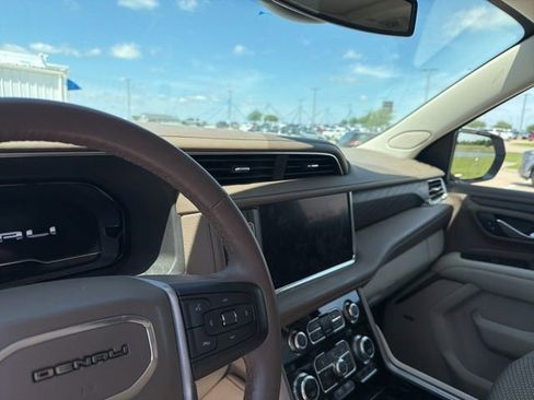Used 2023 GMC Yukon Denali AWD/4WD image 16