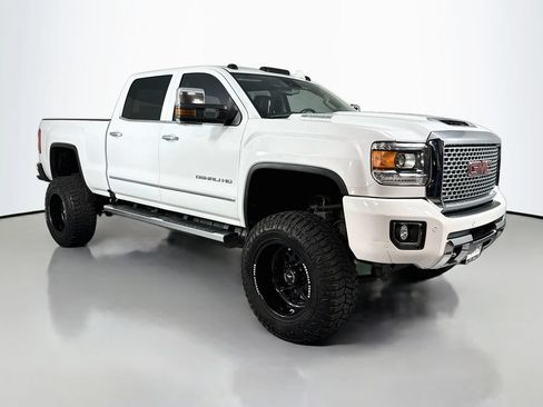 Used 2017 GMC Sierra 2500 Denali w/ Duramax Plus Package AWD/4WD image 4