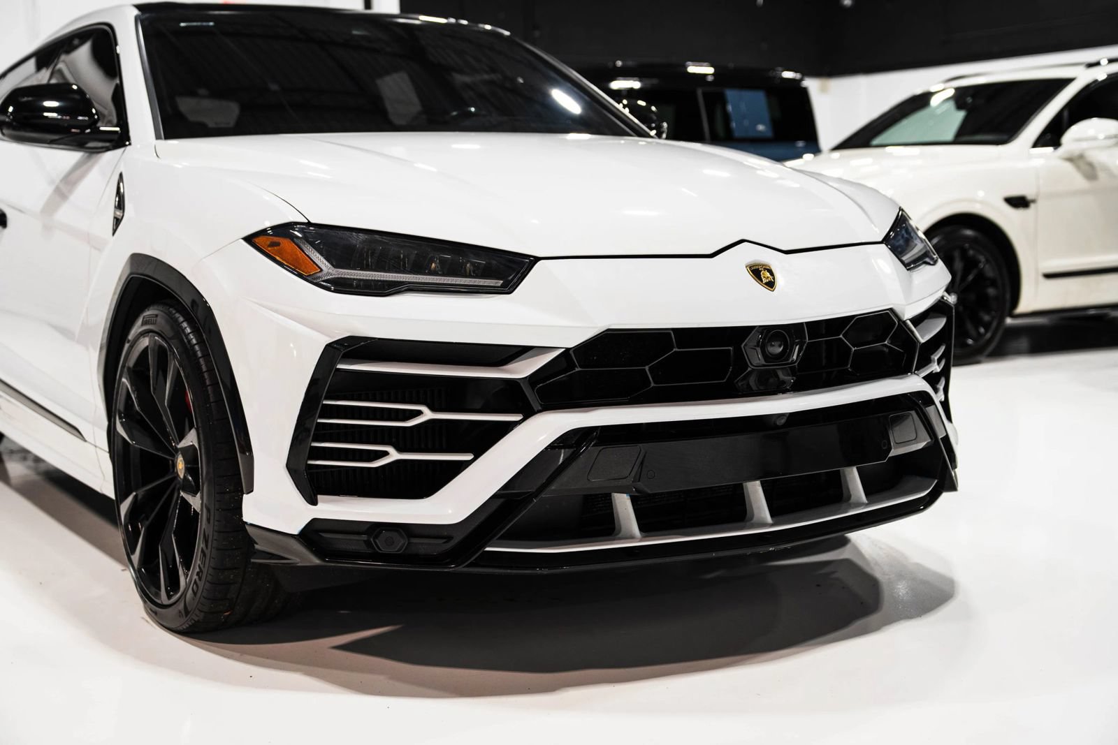 Used 2022 Lamborghini Urus AWD/4WD image 36