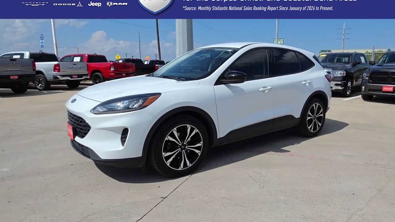 Used 2022 Ford Escape SE w/ SE Sport Appearance Package FWD image 4