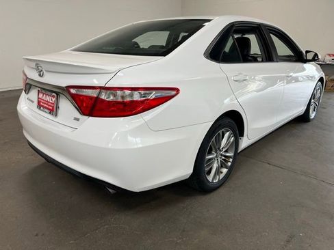 Used 2015 Toyota Camry SE FWD image 3
