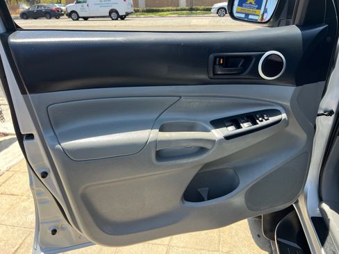 Used 2013 Toyota Tacoma PreRunner w/ SR5 Pkg RWD image 11