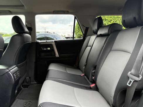 Used 2022 Toyota 4Runner SR5 Premium w/ Moonroof Package RWD image 10