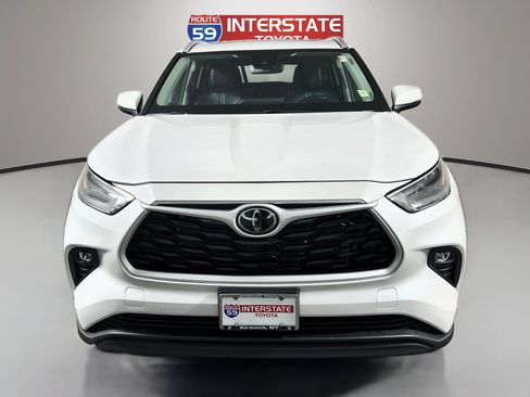 Certified 2026 Toyota Highlander XLE AWD/4WD image 2