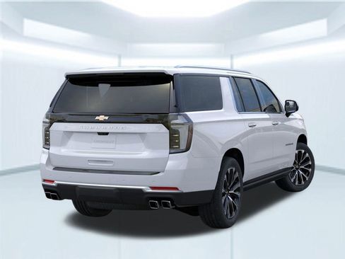 New 2026 Chevrolet Suburban High Country image 5