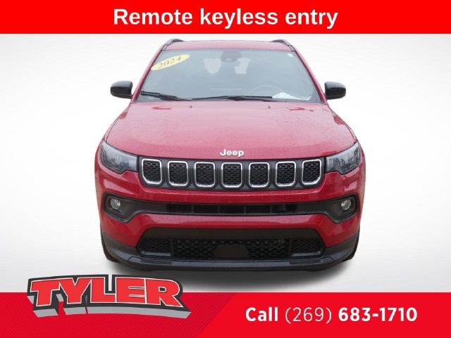 Used 2023 Jeep Compass Latitude AWD/4WD image 2