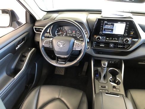 Used 2020 Toyota Highlander XLE image 39