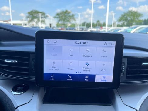 Used 2024 Ford Explorer XLT RWD image 13