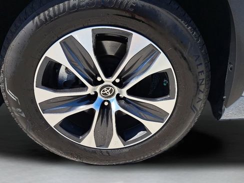 Used 2022 Toyota Highlander XLE image 10