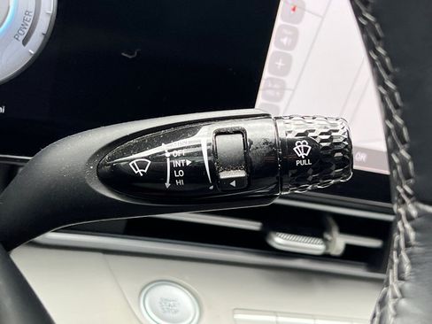 Used 2023 Hyundai Elantra Limited FWD image 34