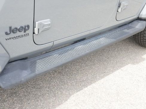 Used 2022 Jeep Wrangler Unlimited Sahara image 11