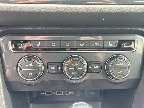 Used 2020 Volkswagen Tiguan SE FWD image 22