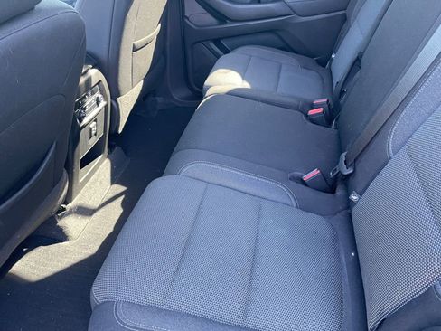 Used 2022 Chevrolet Traverse LT image 24