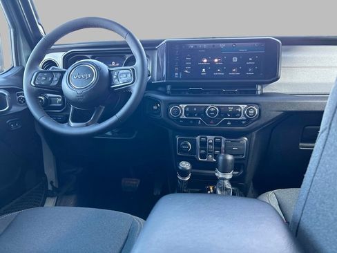 Used 2024 Jeep Wrangler Unlimited w/ Convenience Group image 17