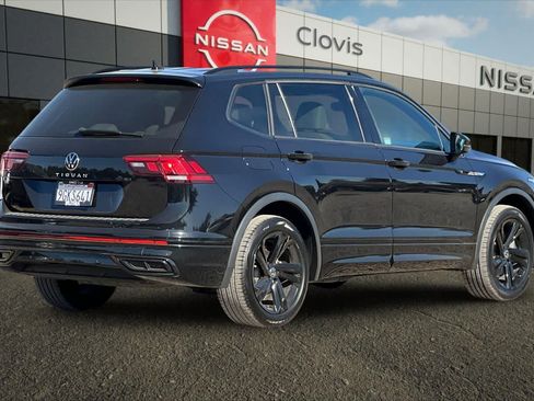 Used 2023 Volkswagen Tiguan SE R-Line FWD image 3