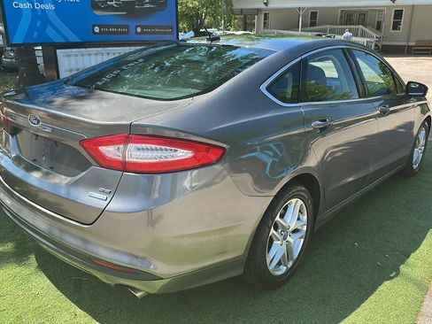 Used 2013 Ford Fusion SE image 8