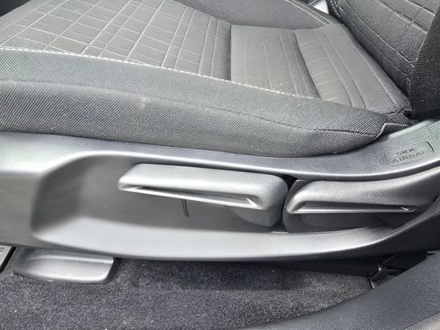 Used 2025 Honda HR-V LX image 26