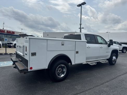 Used 2023 Chevrolet Silverado 3500 LT w/ Snow Plow Prep/Camper Package AWD/4WD image 3