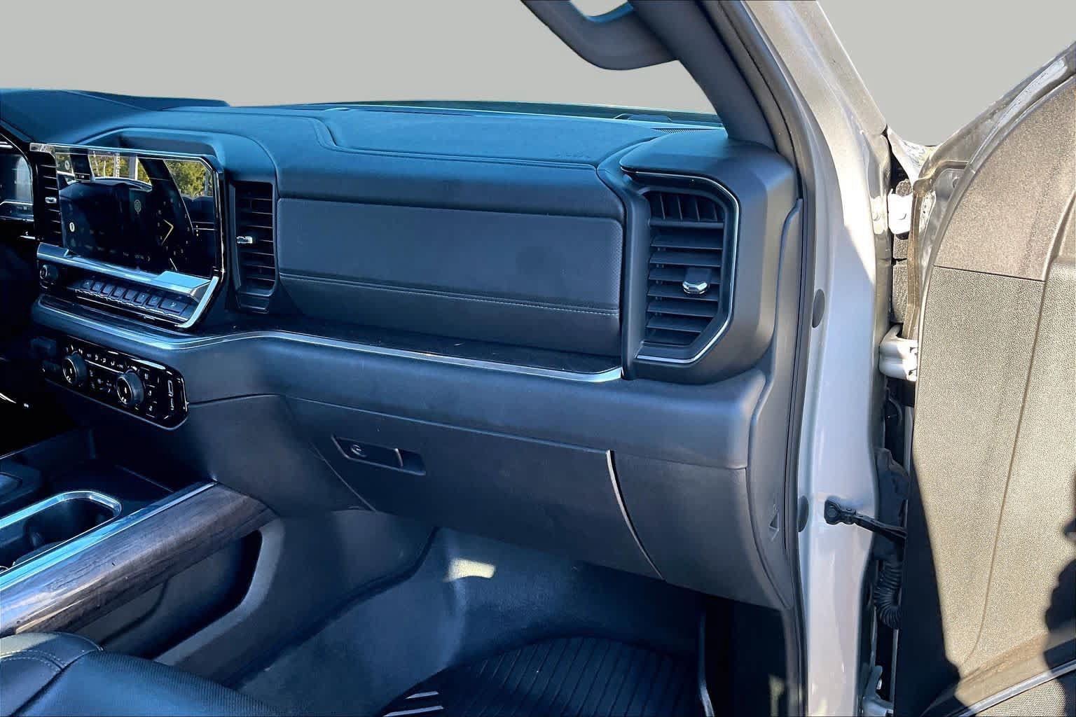 Used 2022 Chevrolet Silverado 1500 LTZ AWD/4WD image 18