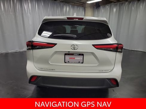 Used 2022 Toyota Highlander XLE AWD/4WD image 7