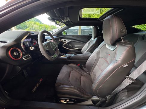Used 2022 Chevrolet Camaro ZL1 RWD image 9