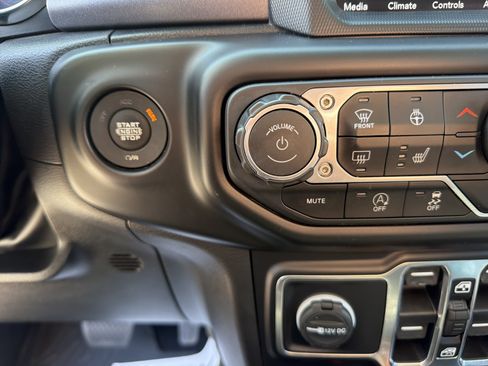 Used 2022 Jeep Gladiator Mojave w/ LED Lighting Group AWD/4WD image 24