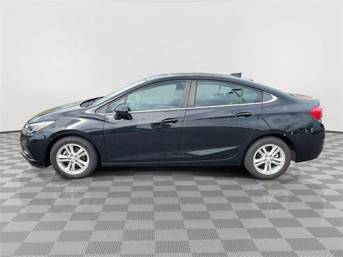 Used 2017 Chevrolet Cruze LT w/ Convenience Package image 2