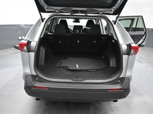 Used 2022 Toyota RAV4 LE FWD image 13