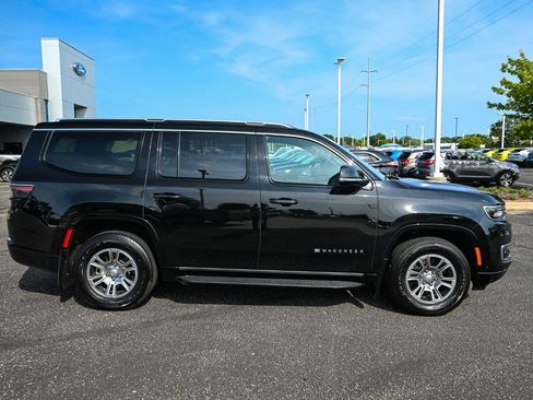 Used 2024 Jeep Wagoneer 4WD image 3