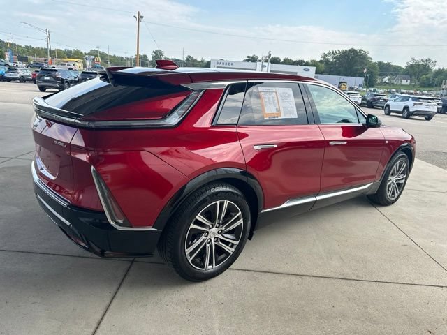 Used 2024 Cadillac Lyriq Luxury AWD/4WD image 7