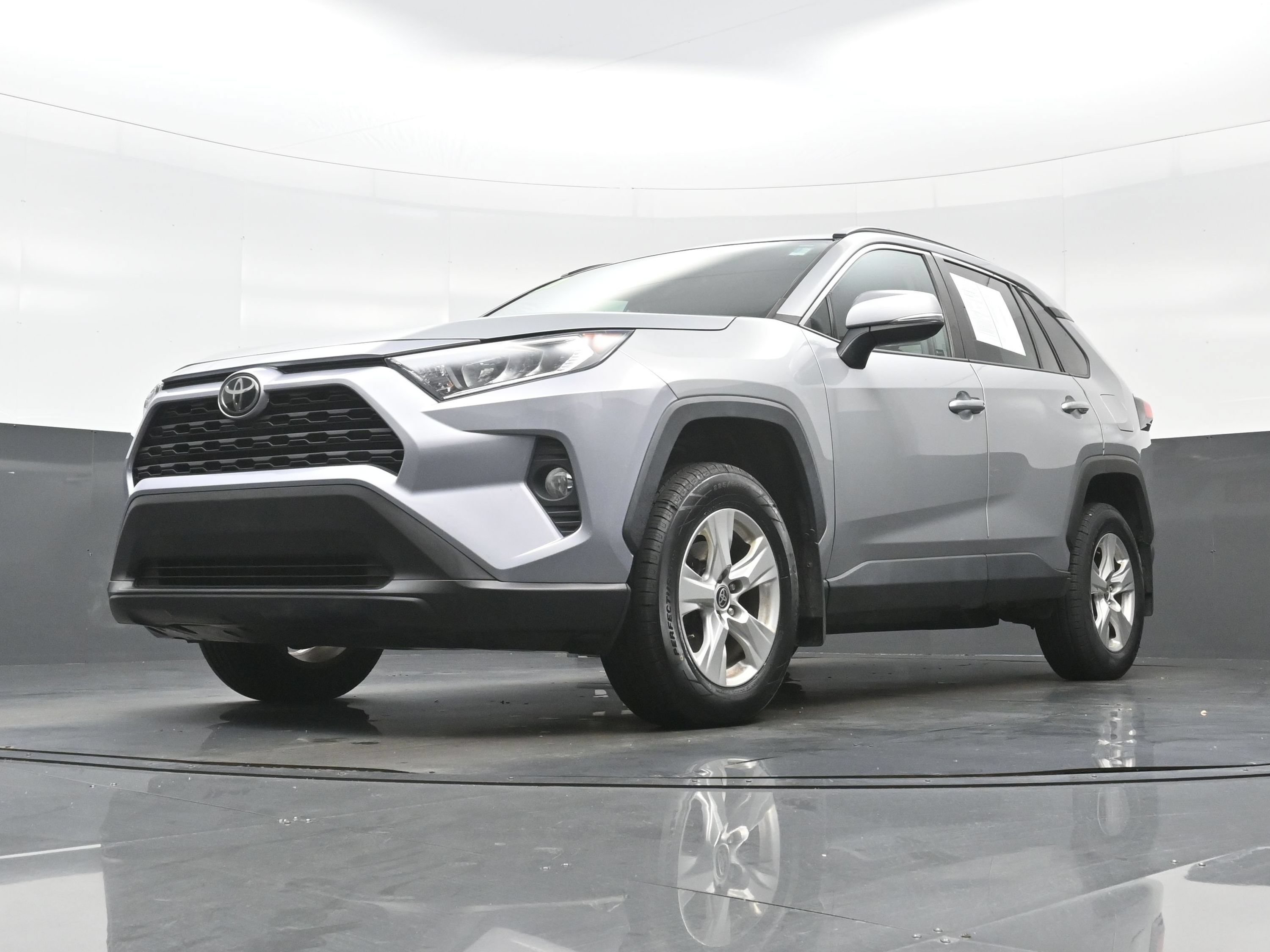 Used 2021 Toyota RAV4 XLE AWD/4WD image 26