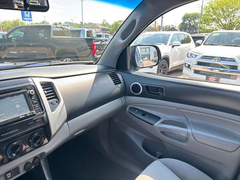 Used 2015 Toyota Tacoma 4x4 Double Cab w/ SR5 Package image 27