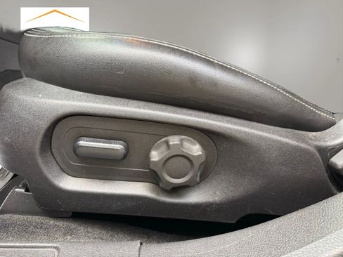 Used 2016 Ford Taurus SEL image 14