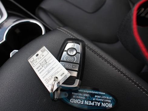 Used 2018 Ford Edge Titanium w/ Technology Package image 18