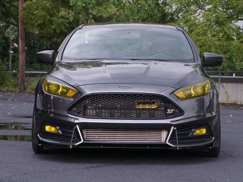 Used 2017 Ford Focus ST w/ Equipment Group 401A FWD image 2