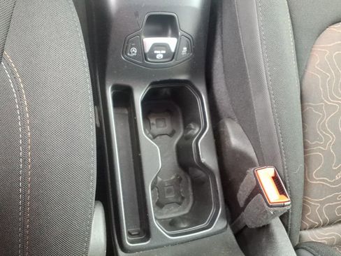 Used 2023 Jeep Renegade Latitude AWD/4WD image 23