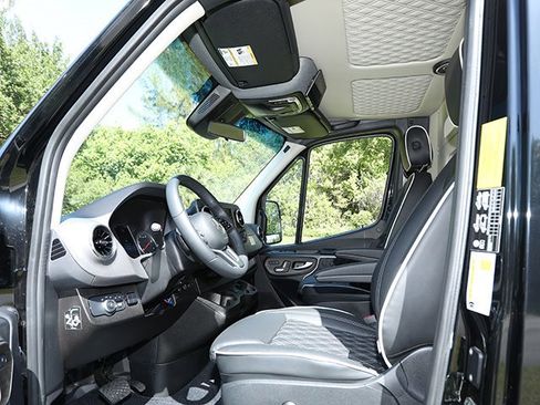 Used 2023 Mercedes-Benz Sprinter 3500 image 11